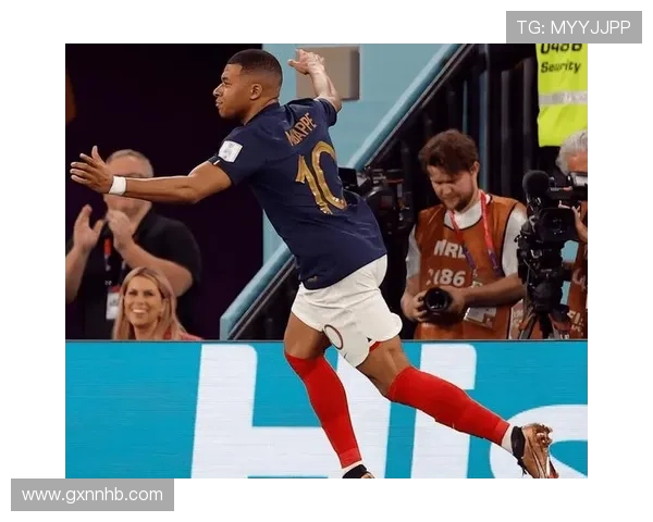 姆巴佩妙射制胜,法国队在关键战役中表现稳健成功晋级 姆巴佩妙射制胜,法国队在关键战役中表现稳健成功晋级